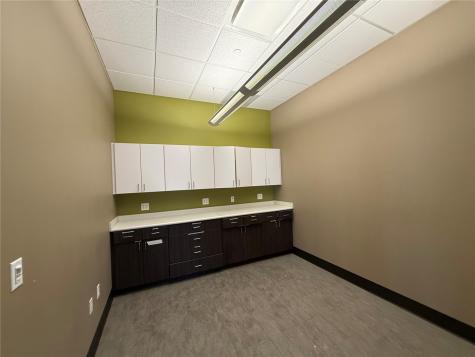 1450 N Center Point Road Hiawatha IA 52233