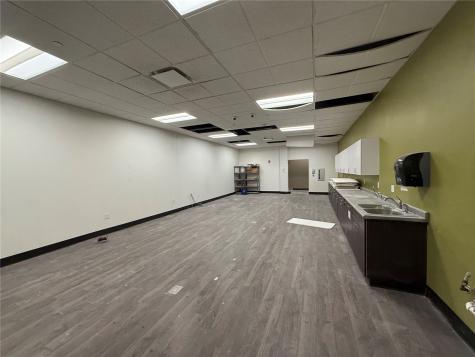 1450 N Center Point Road Hiawatha IA 52233