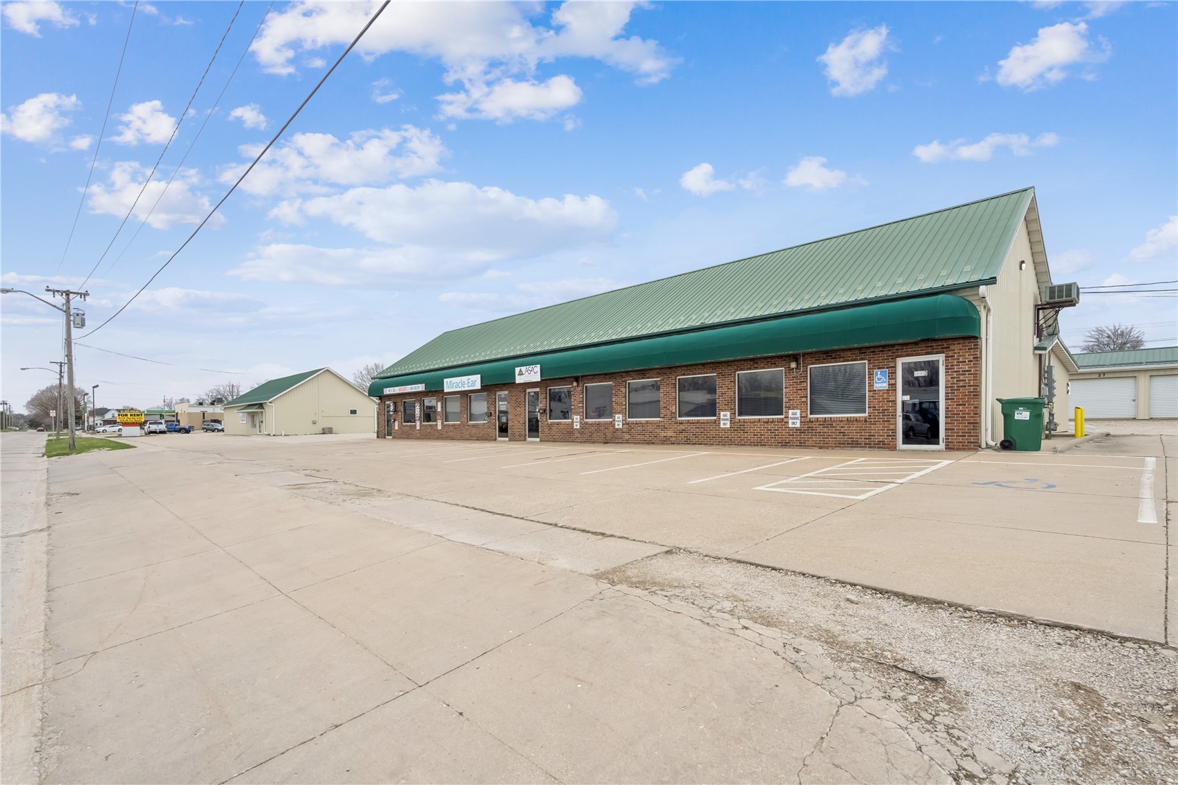 1003 W 4th Street Vinton IA 52349
