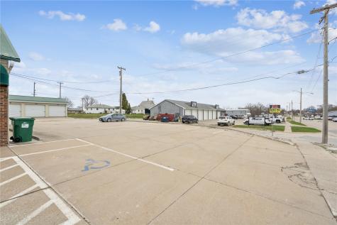 1003 W 4th Street Vinton IA 52349