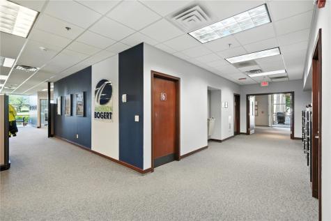 4050 River Center Court NE Cedar Rapids IA 52402