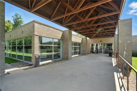 4050 River Center Court NE Cedar Rapids IA 52402