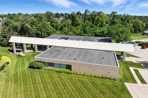 4050 River Center Court NE Cedar Rapids IA 52402