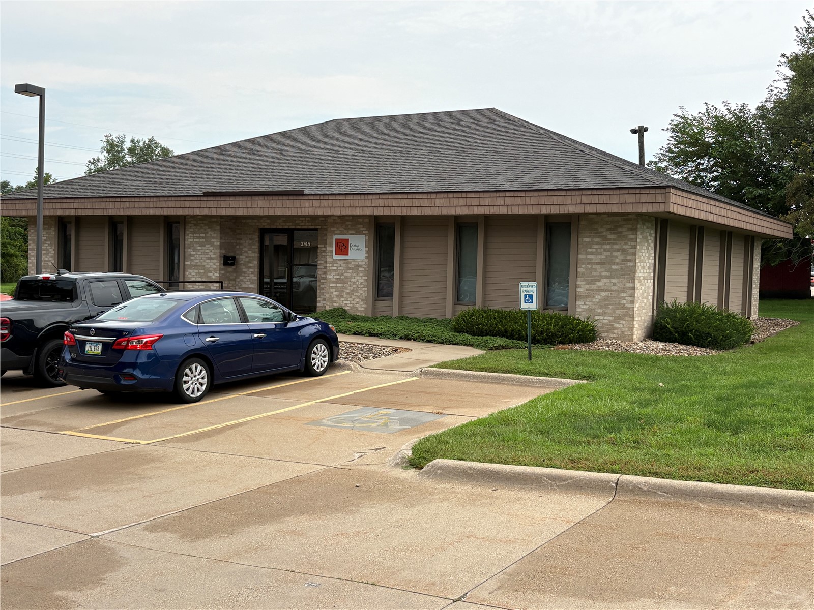 3745 Center Point Road NE Cedar Rapids IA 52402