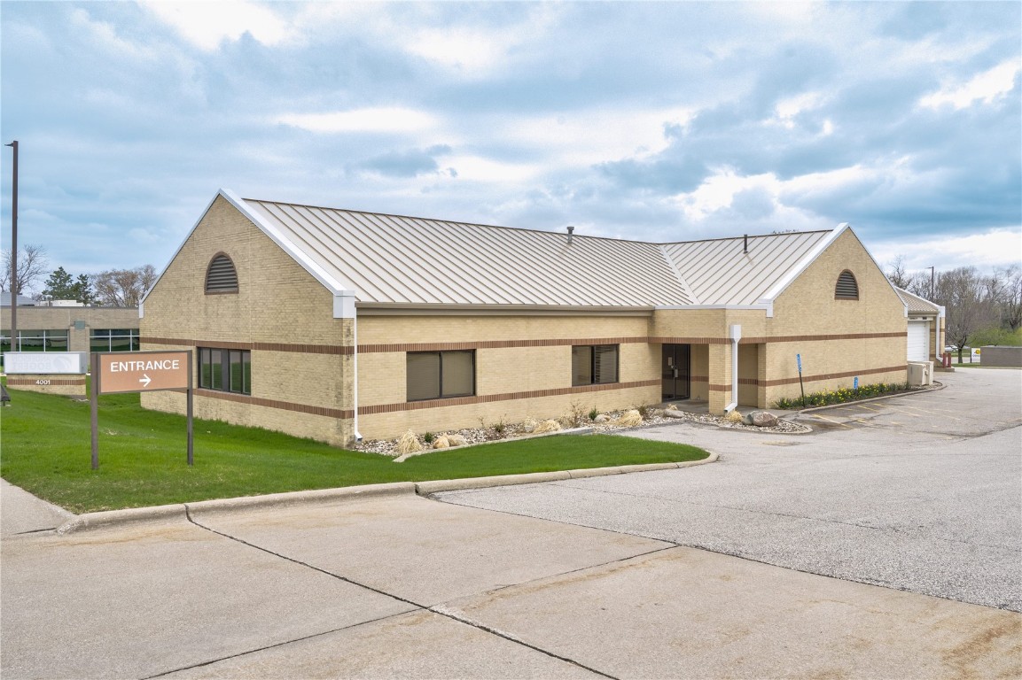 4001 River Ridge Drive NE Cedar Rapids IA 52402