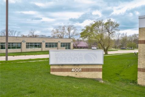 4001 River Ridge Drive NE Cedar Rapids IA 52402