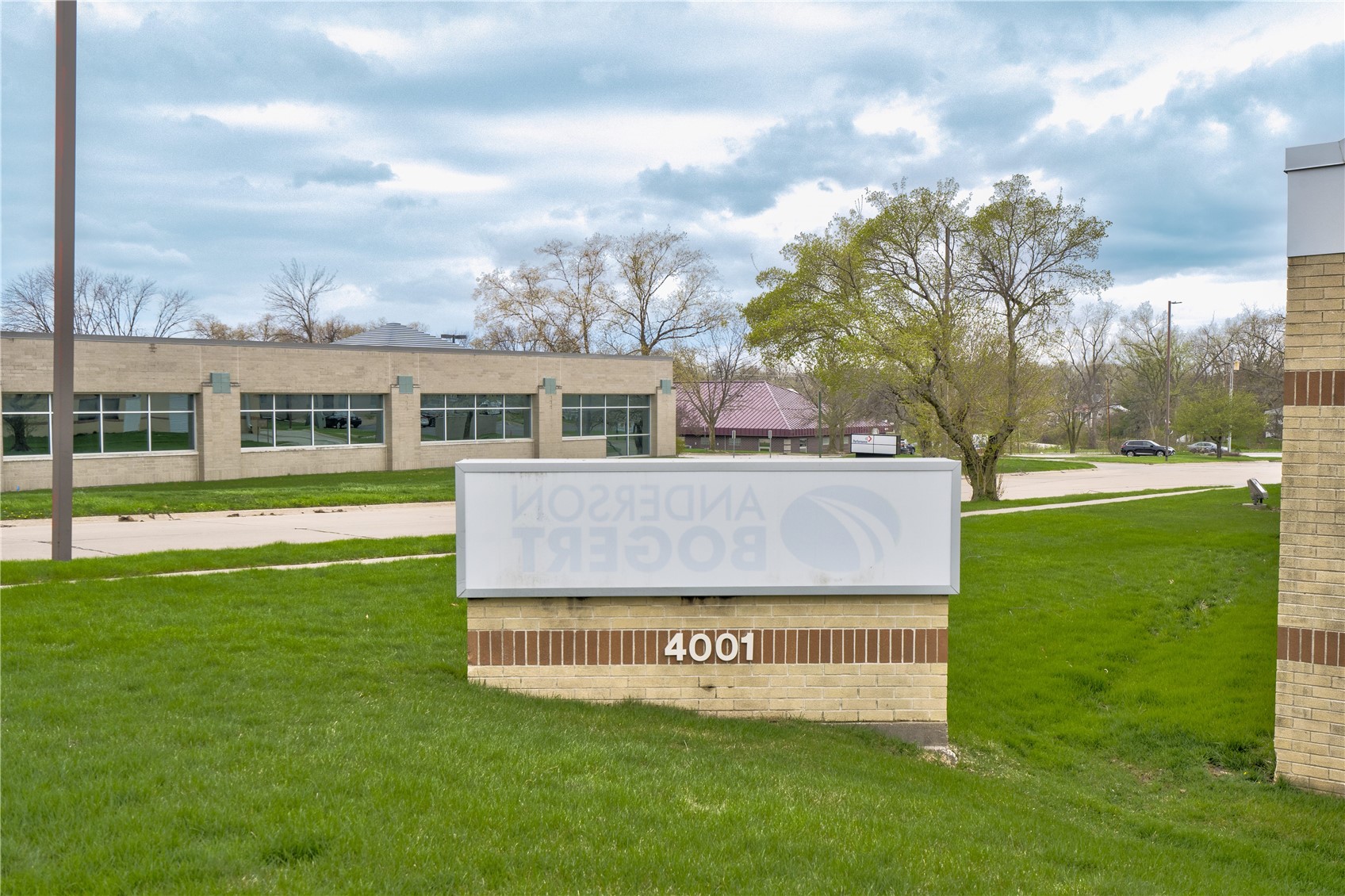 4001 River Ridge Drive NE Cedar Rapids IA 52402