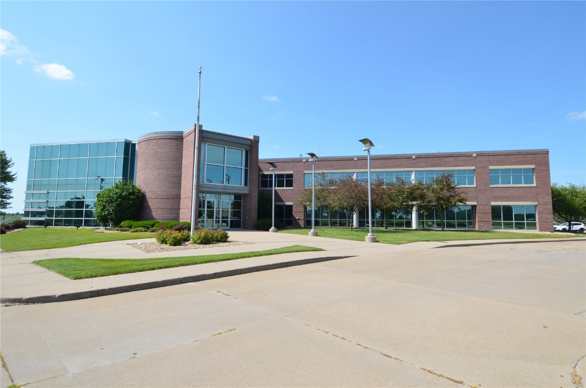 8710 Earhart Lane SW Cedar Rapids IA 52404