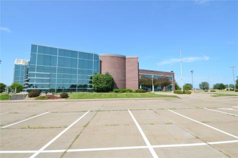 8710 Earhart Lane SW Cedar Rapids IA 52404