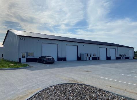 1750 Robins Road Hiawatha IA 52233