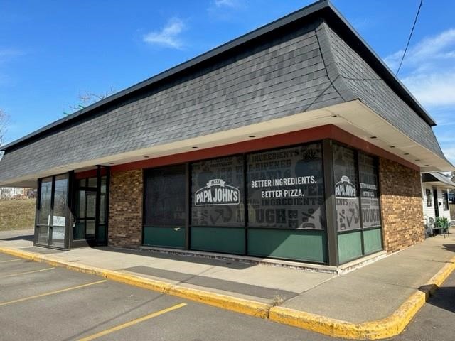 3358 Center Point Road NE Cedar Rapids IA 52402