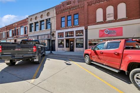 807 12th Street Belle Plaine IA 52208