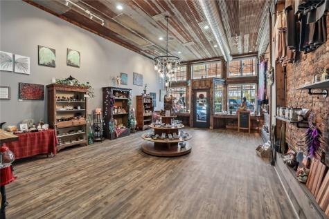 807 12th Street Belle Plaine IA 52208