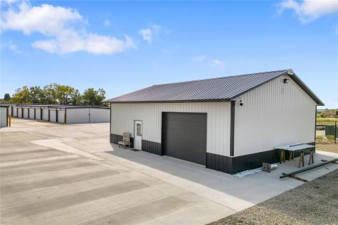 3556 Marnie Avenue Waterloo IA 50701