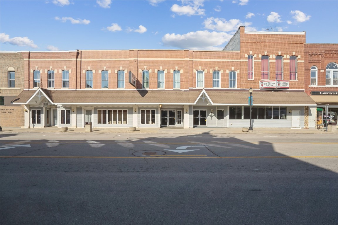 107 S Franklin Street Manchester IA 52057