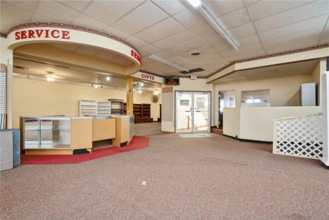 107 S Franklin Street Manchester IA 52057