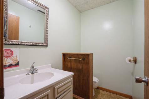 107 S Franklin Street Manchester IA 52057