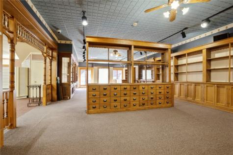 107 S Franklin Street Manchester IA 52057