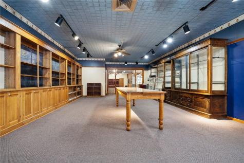 107 S Franklin Street Manchester IA 52057
