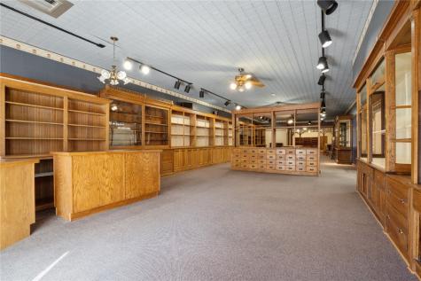 107 S Franklin Street Manchester IA 52057