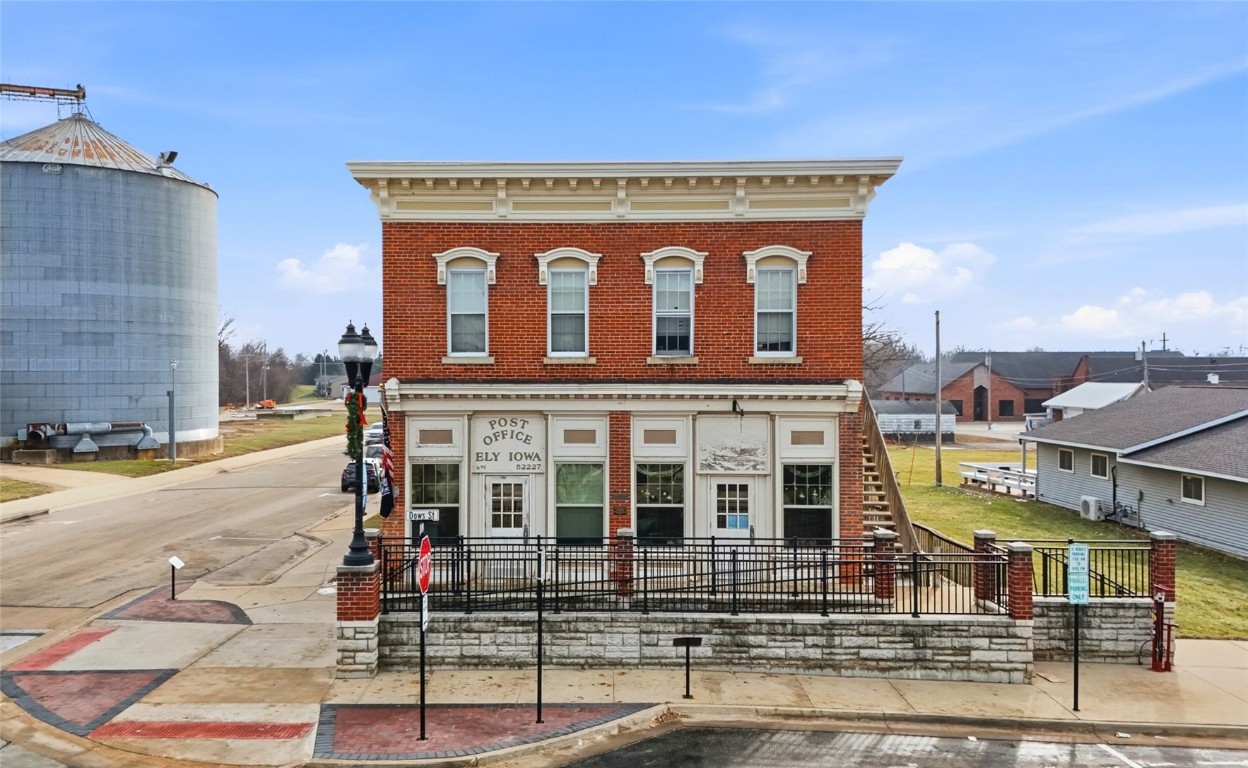 1690 Dows Street Ely IA 52227