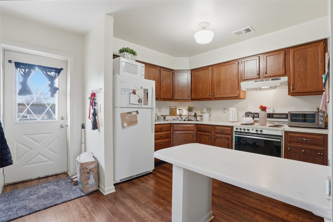 1690 Dows Street Ely IA 52227