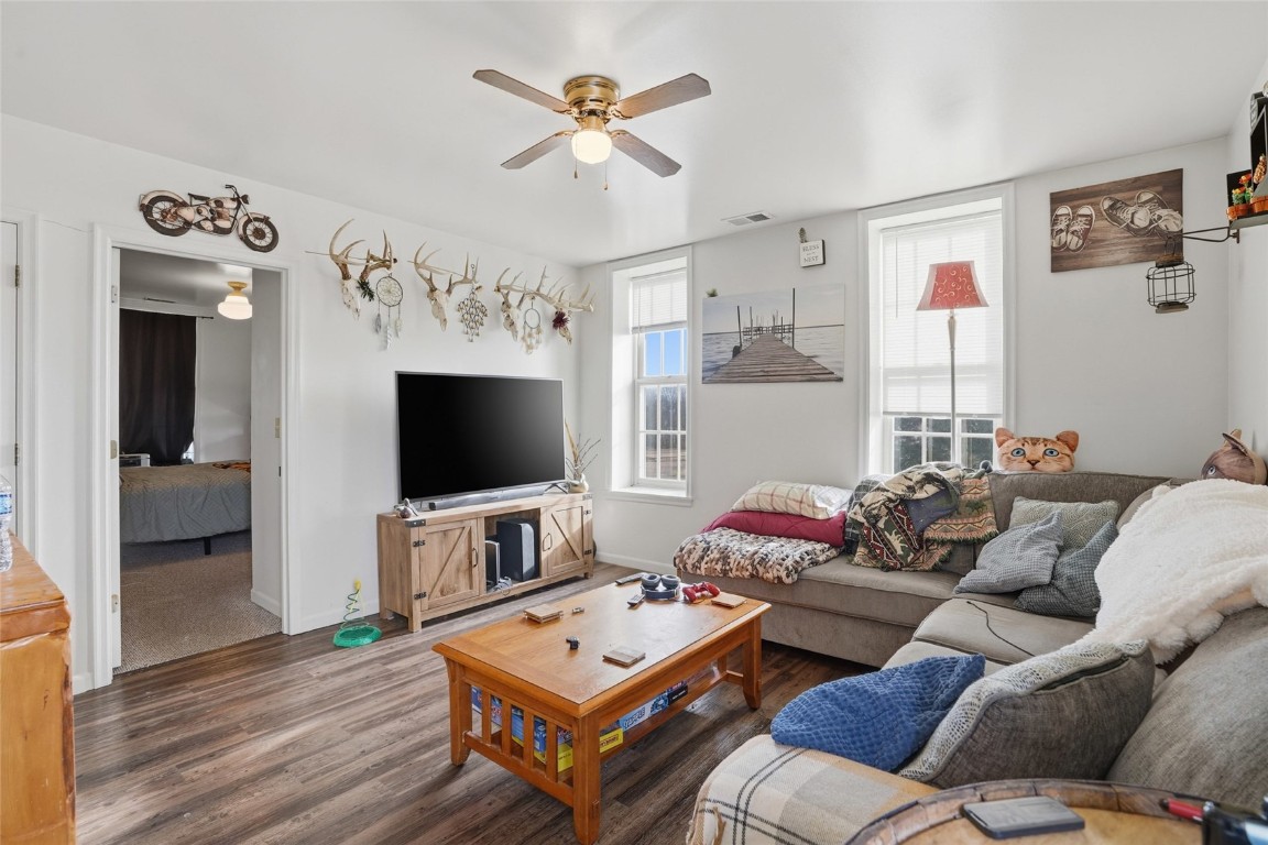 1690 Dows Street Ely IA 52227