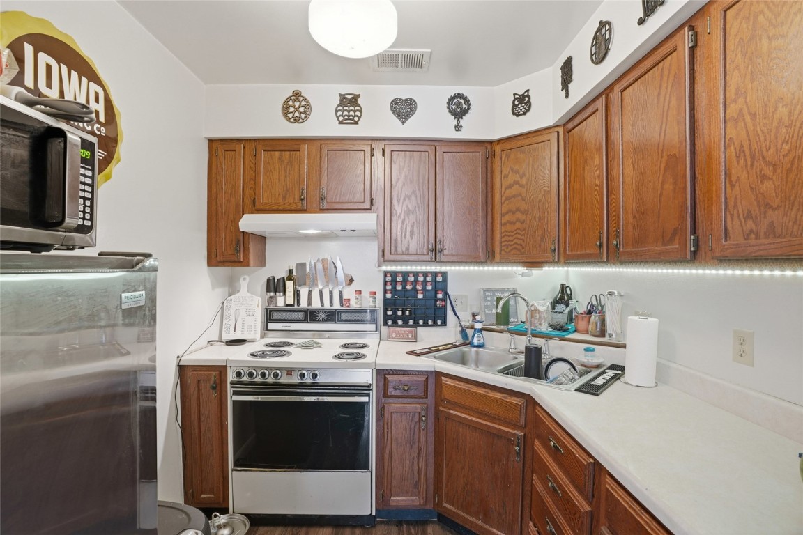 1690 Dows Street Ely IA 52227