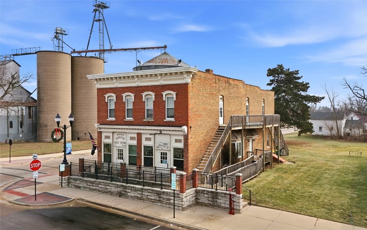 1690 Dows Street Ely IA 52227