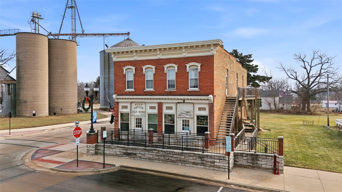 1690 Dows Street Ely IA 52227