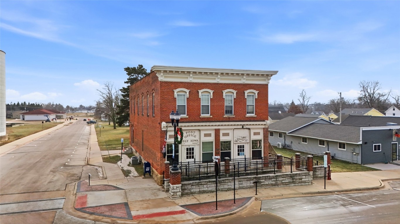 1690 Dows Street Ely IA 52227