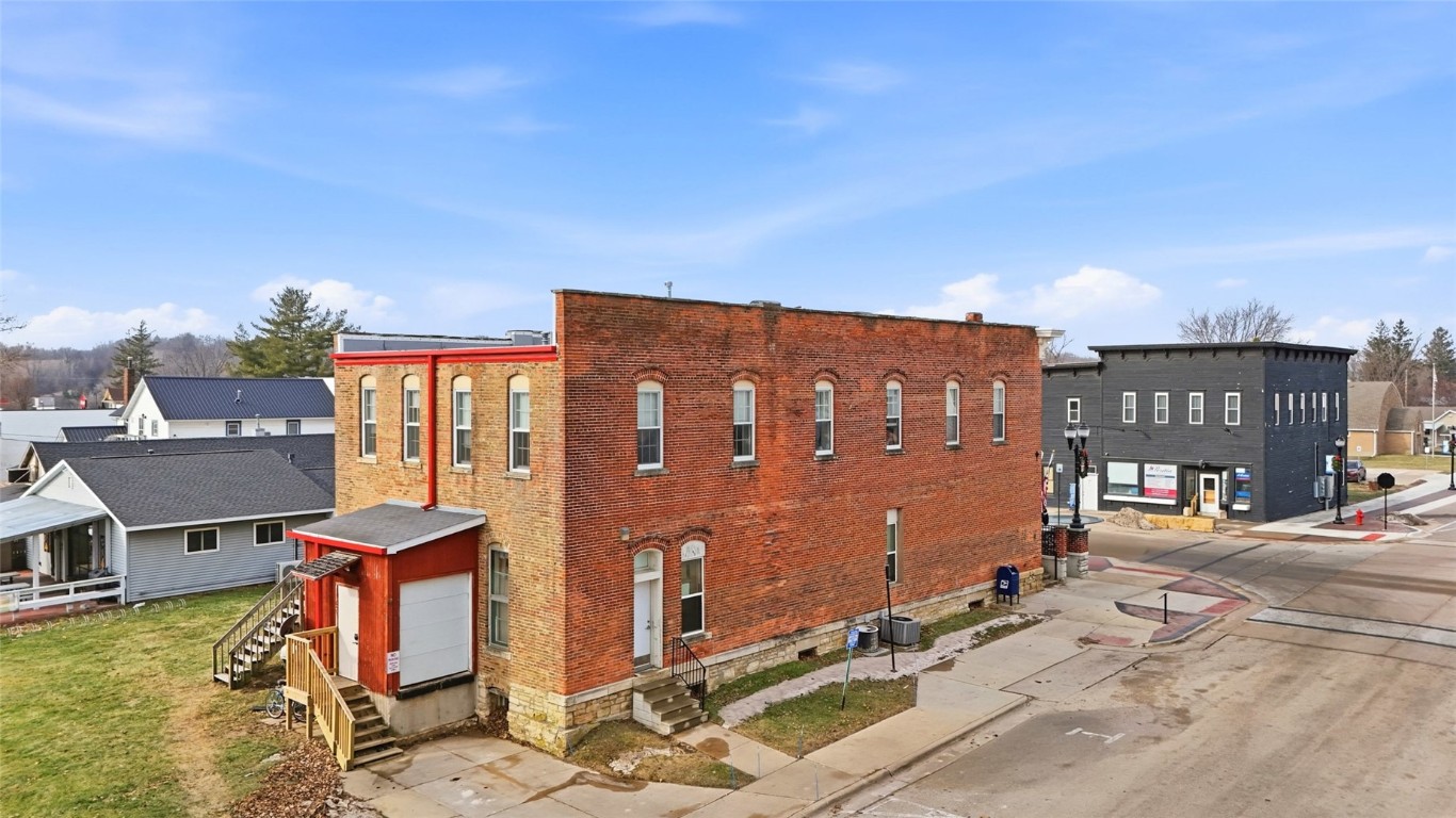 1690 Dows Street Ely IA 52227