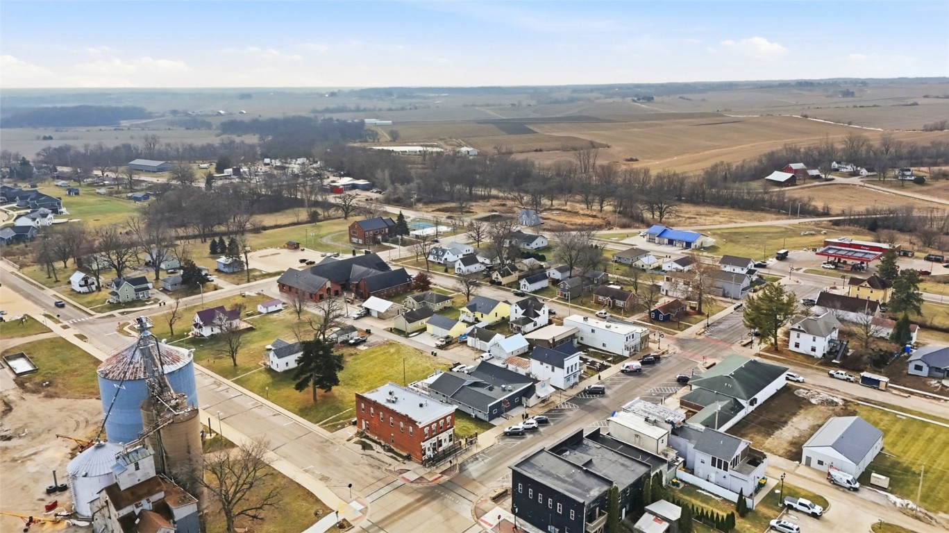 1690 Dows Street Ely IA 52227