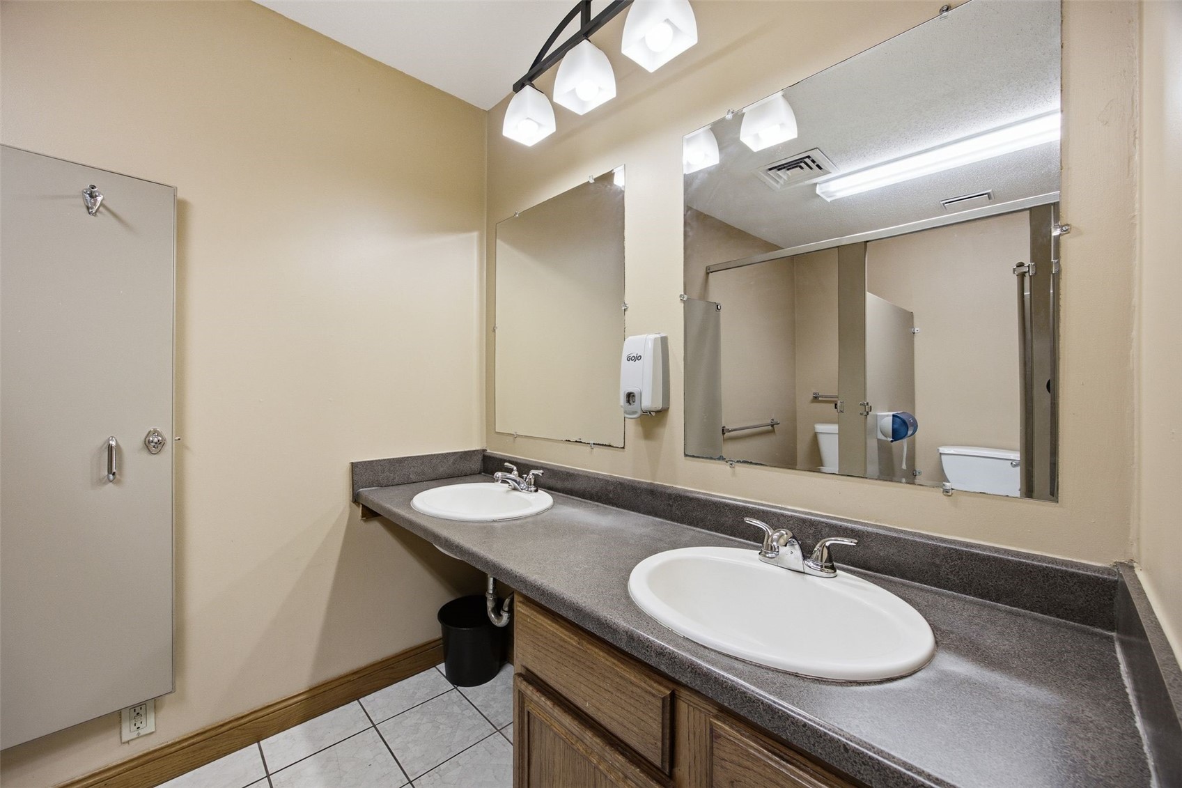 1700 Naoma Drive SW Cedar Rapids IA 52404