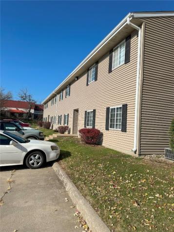 5250/5270/5300/5340 North Park Place NE Cedar Rapids IA 52402