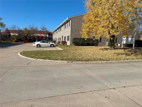 5250/5270/5300/5340 North Park Place NE Cedar Rapids IA 52402