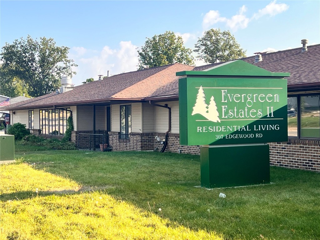 307 Edgewood Road SW Cedar Rapids IA 52404