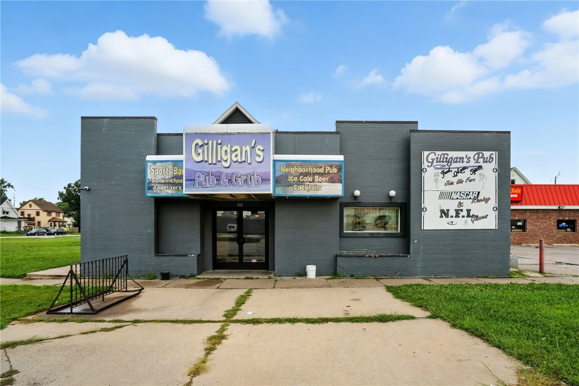 912 1st Avenue Cedar Rapids IA 52405