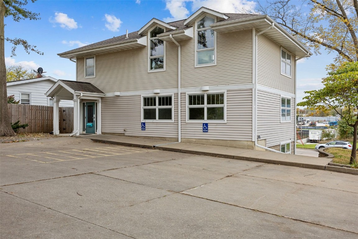 1841 E Avenue NE Cedar Rapids IA 52402