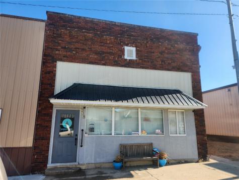 318 Locust Street NE Blairstown IA 52209