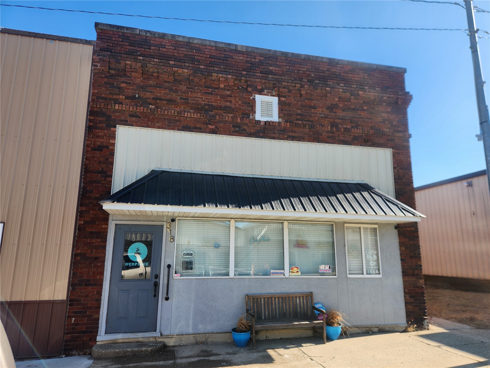 318 Locust Street NE Blairstown IA 52209