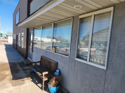 318 Locust Street NE Blairstown IA 52209