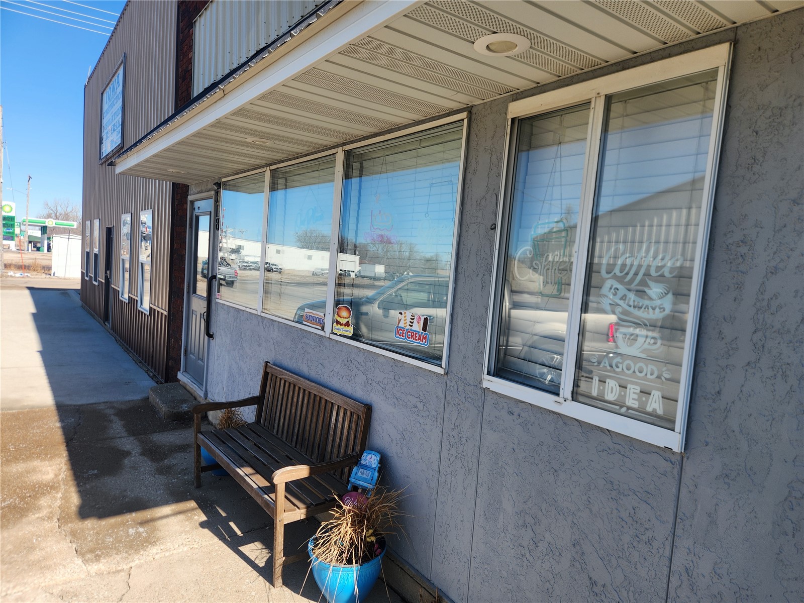 318 Locust Street NE Blairstown IA 52209