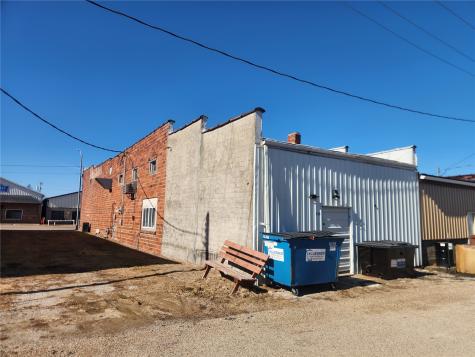 318 Locust Street NE Blairstown IA 52209