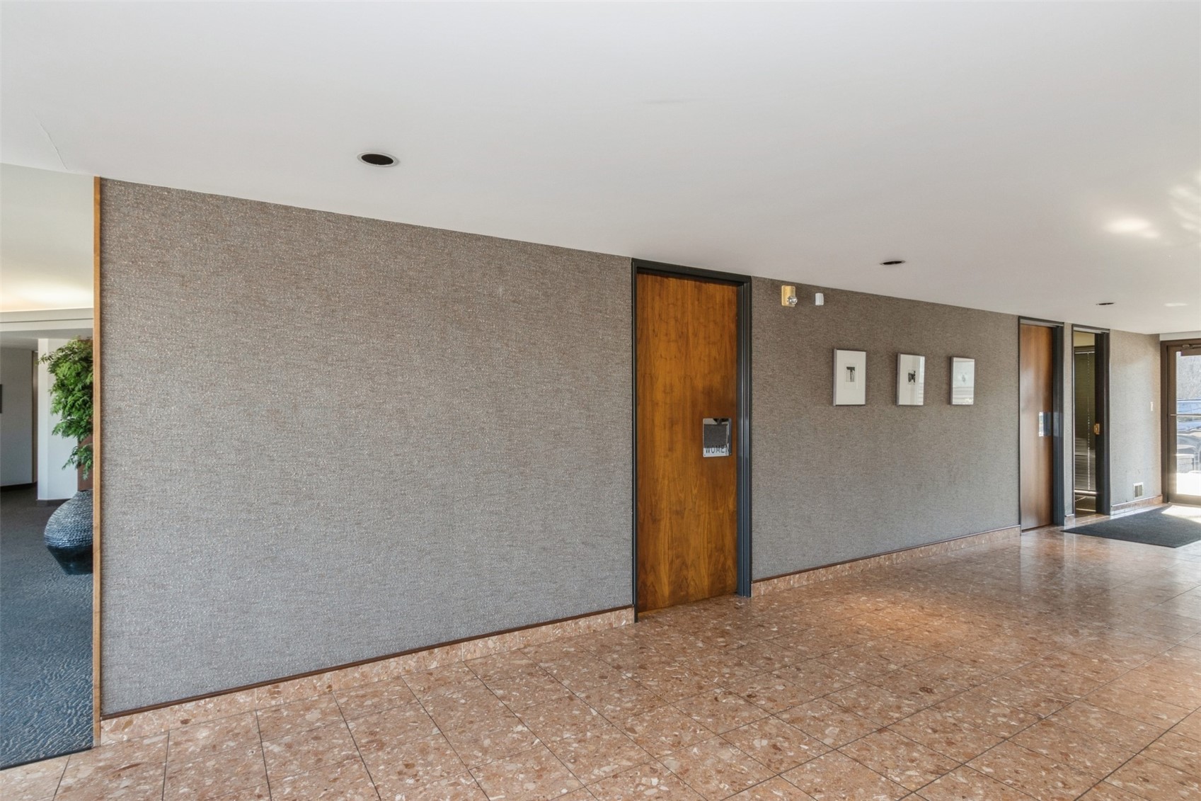 2875 Mount Vernon Road SE Cedar Rapids IA 52403