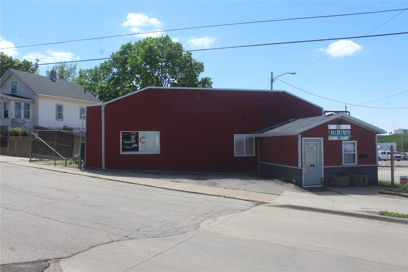 748 Center Point Road NE Cedar Rapids IA 52402