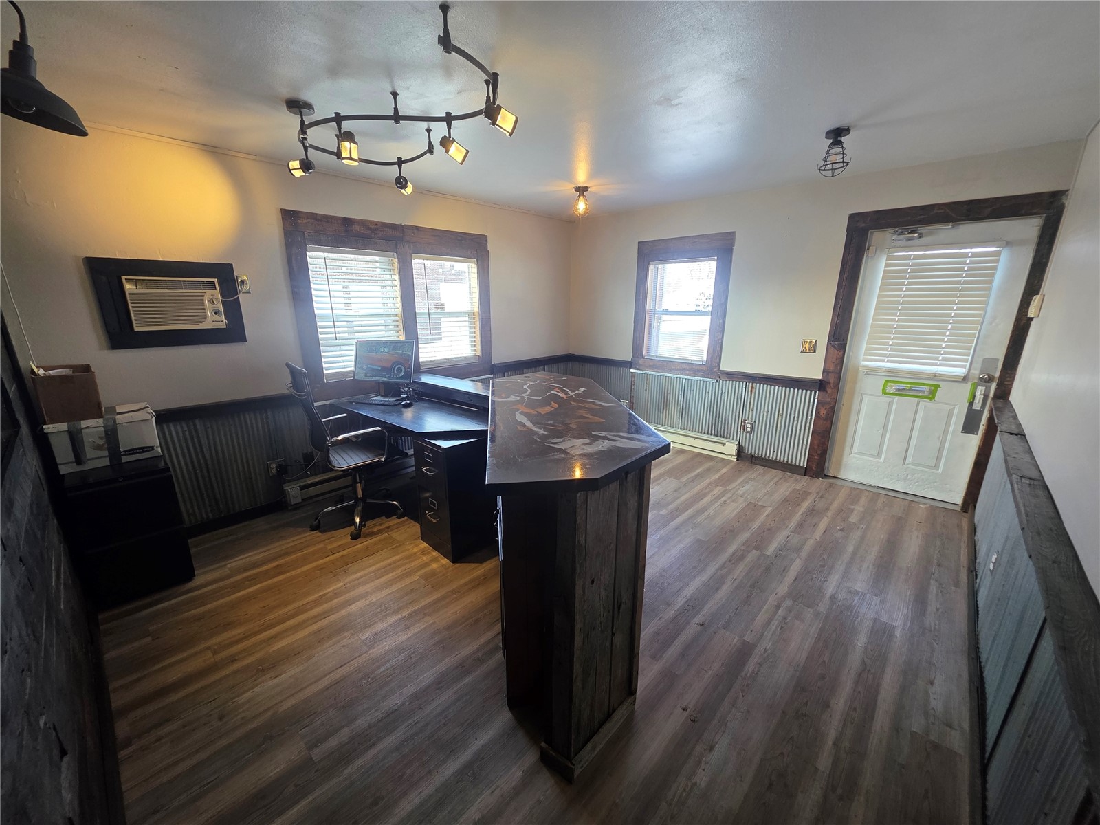 748 Center Point Road NE Cedar Rapids IA 52402