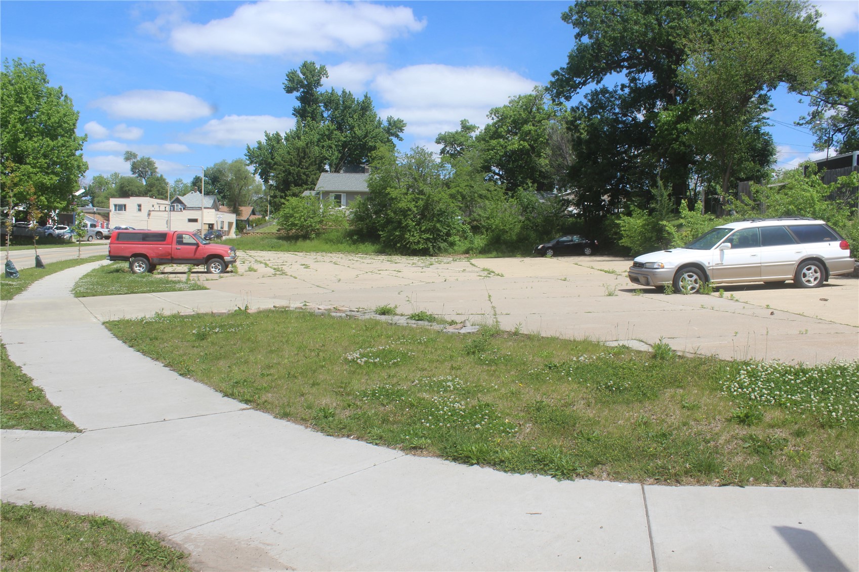 748 Center Point Road NE Cedar Rapids IA 52402