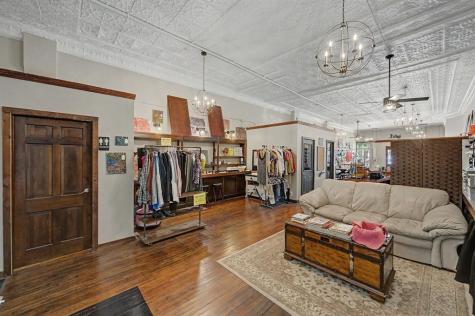 806 12th Street Belle Plaine IA 52208