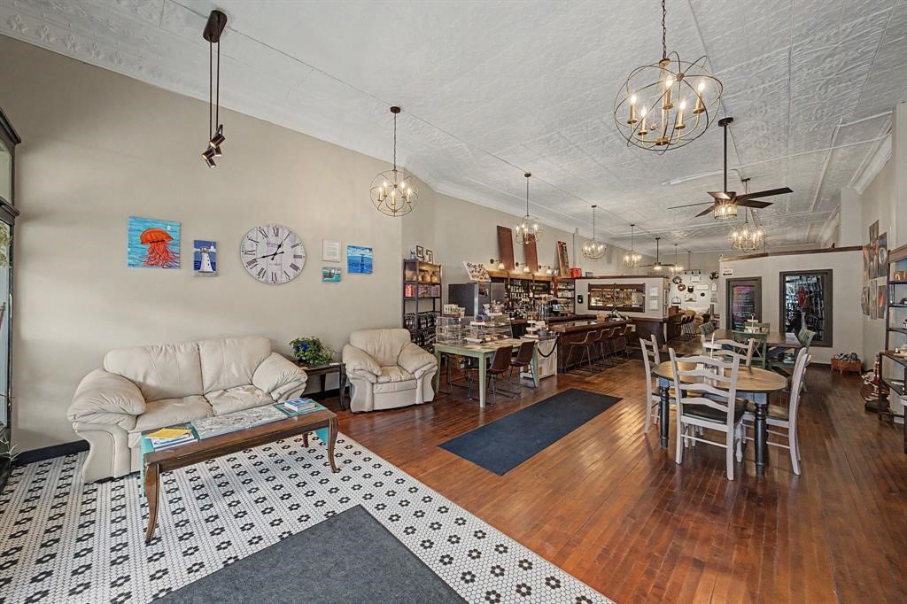 806 12th Street Belle Plaine IA 52208